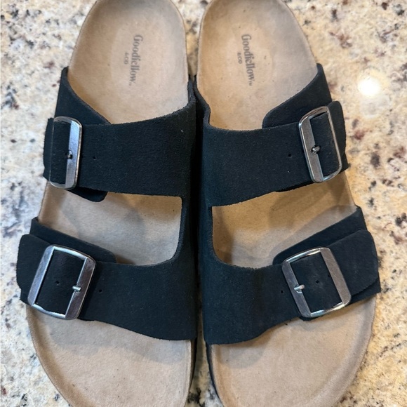 Goodfellow & Co Slides - Picture 1 of 5